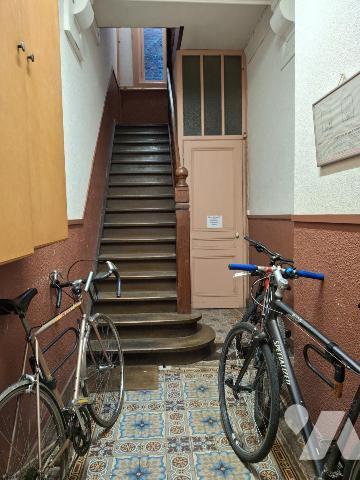 IMMEUBLE d'angle de 352m² environ composé de 5 LOTS 