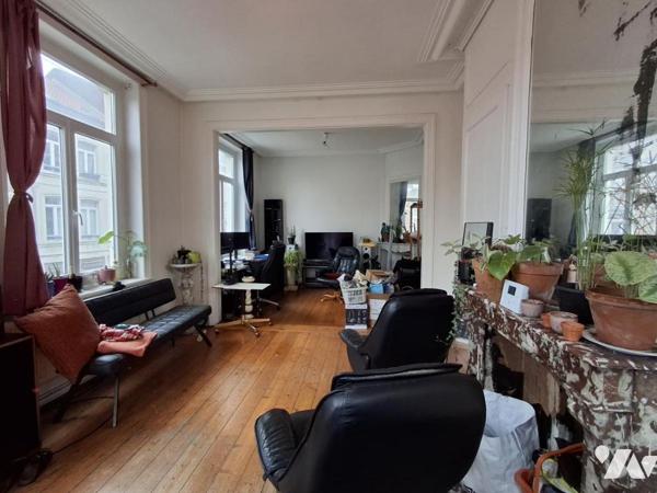 IMMEUBLE d'angle de 352m² environ composé de 5 LOTS 