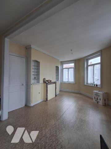 IMMEUBLE d'angle de 352m² environ composé de 5 LOTS 