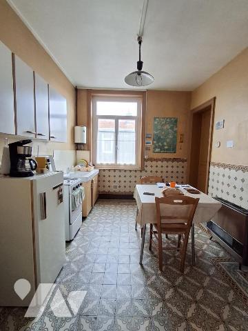 IMMEUBLE d'angle de 352m² environ composé de 5 LOTS 