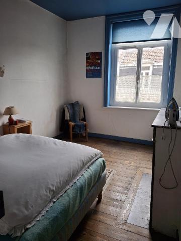 IMMEUBLE d'angle de 352m² environ composé de 5 LOTS 