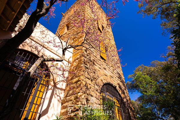 Tour de Garde du XIXe au Coeur d’un Domaine de 11 Hectares
