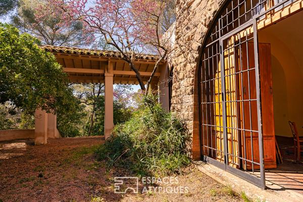 Tour de Garde du XIXe au Coeur d’un Domaine de 11 Hectares