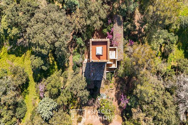 Tour de Garde du XIXe au Coeur d’un Domaine de 11 Hectares