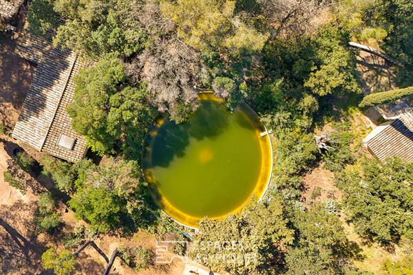 Tour de Garde du XIXe au Coeur d’un Domaine de 11 Hectares