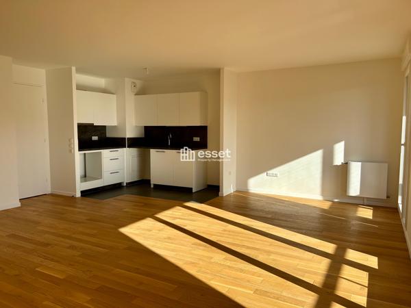 Location Appartement 3 pièces 76.85 m² - Courbevoie 92400