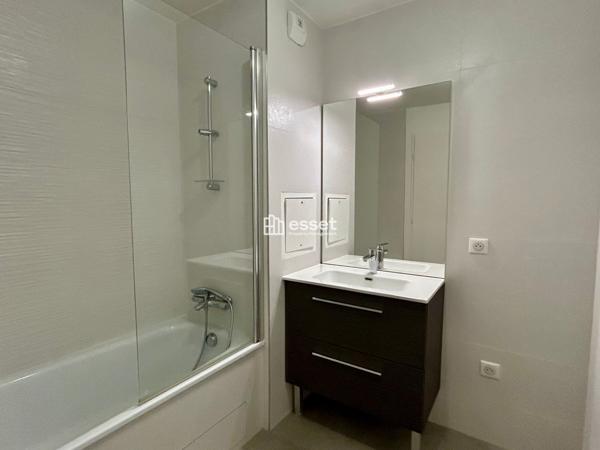 Location Appartement 3 pièces 76.85 m² - Courbevoie 92400