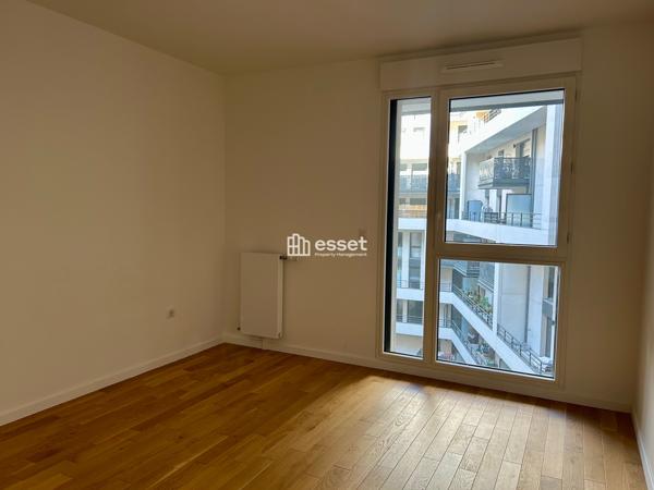 Location Appartement 3 pièces 76.85 m² - Courbevoie 92400