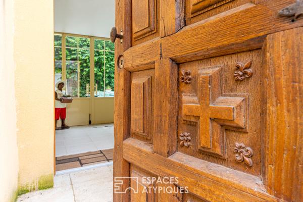 Demeure du XVIIème siècle avec jardin et verrière lumineuse à proximité de la Seine