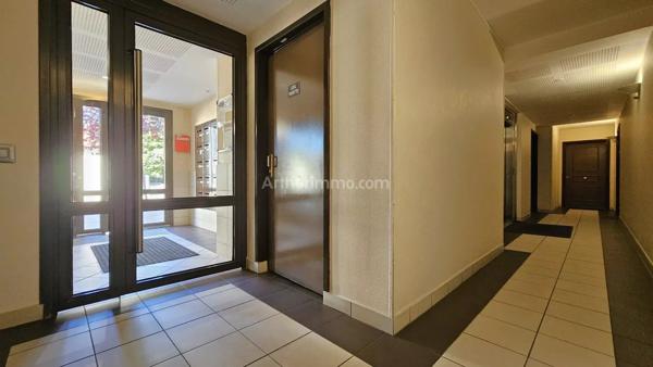 Vente                                                      Appartement
                        
                     3 pièces                      60 m2                     à Montlhéry