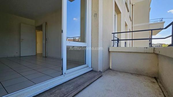Vente                                                      Appartement
                        
                     3 pièces                      60 m2                     à Montlhéry