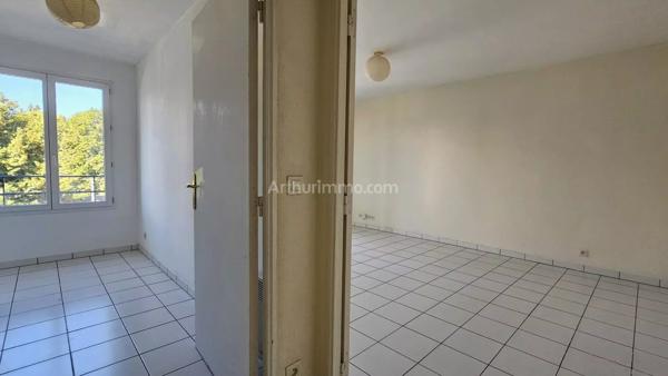 Vente                                                      Appartement
                        
                     3 pièces                      60 m2                     à Montlhéry