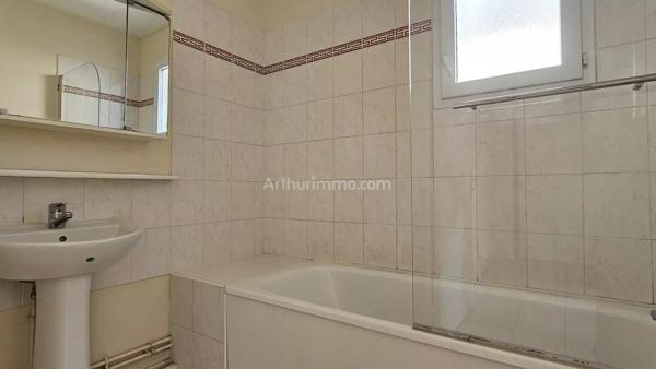 Vente                                                      Appartement
                        
                     3 pièces                      60 m2                     à Montlhéry