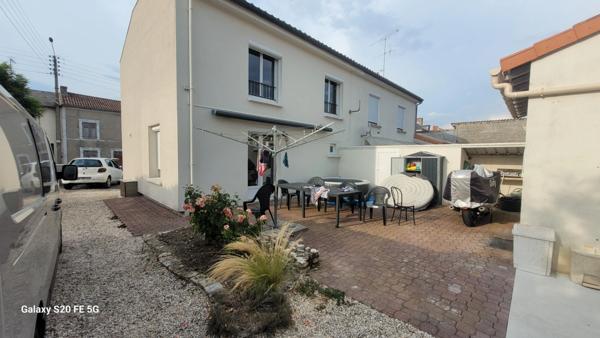 Richelieu - A Vendre maison de 90 m² habitables - 3 chambres et vaste séjour.