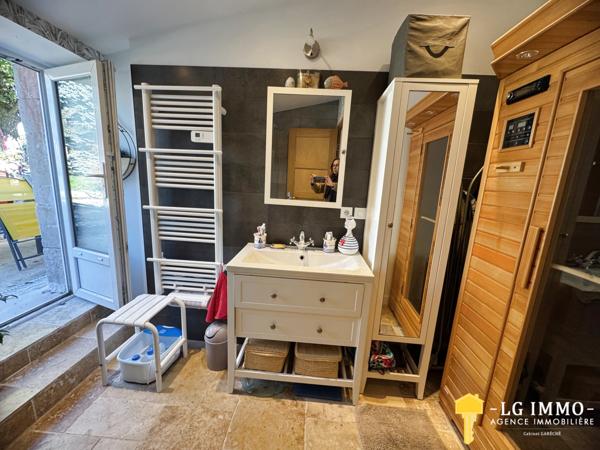 Maison de plain-pied avec jardin et garage en centre ville