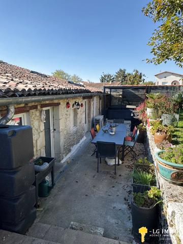 Maison de plain-pied avec jardin et garage en centre ville