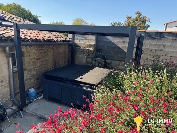 Maison de plain-pied avec jardin et garage en centre ville