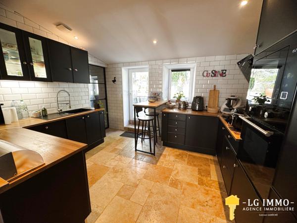 Maison de plain-pied avec jardin et garage en centre ville