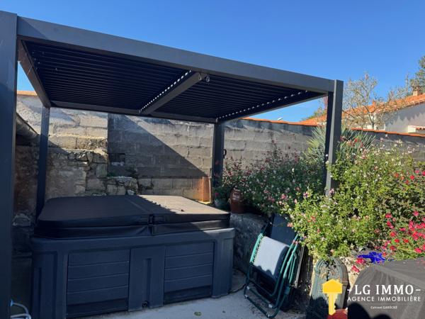 Maison de plain-pied avec jardin et garage en centre ville