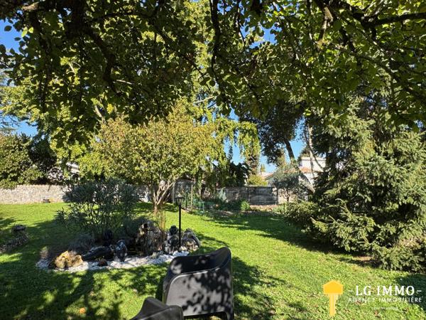 Maison de plain-pied avec jardin et garage en centre ville