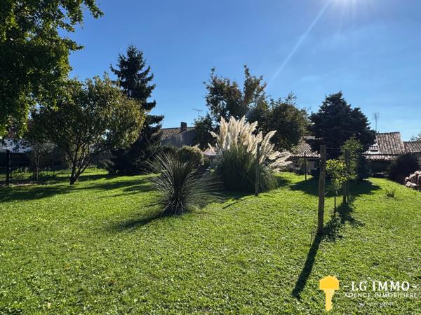 Maison de plain-pied avec jardin et garage en centre ville