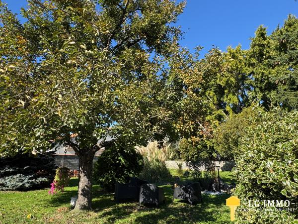 Maison de plain-pied avec jardin et garage en centre ville
