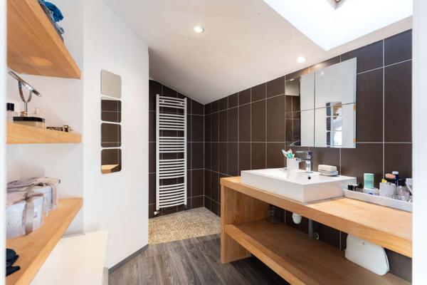 MONTAIGU-VENDEE / Vente Maison 8 Pièces 184 m²