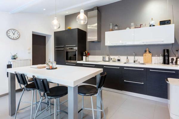 MONTAIGU-VENDEE / Vente Maison 8 Pièces 184 m²