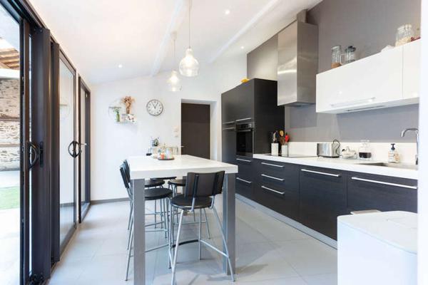 MONTAIGU-VENDEE / Vente Maison 8 Pièces 184 m²