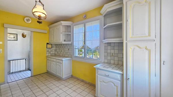 L’HOUMEAU – AUX PORTES DE LA ROCHELLE – MAISON FAMILIALE À FORT POTENTIEL- JARDIN AVEC DOUBLE ACCES