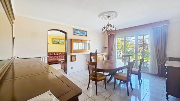 L’HOUMEAU – AUX PORTES DE LA ROCHELLE – MAISON FAMILIALE À FORT POTENTIEL- JARDIN AVEC DOUBLE ACCES