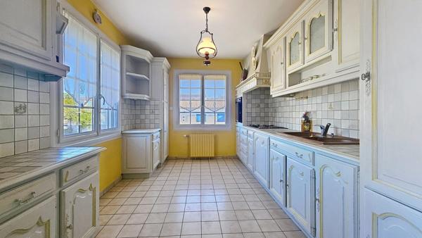 L’HOUMEAU – AUX PORTES DE LA ROCHELLE – MAISON FAMILIALE À FORT POTENTIEL- JARDIN AVEC DOUBLE ACCES