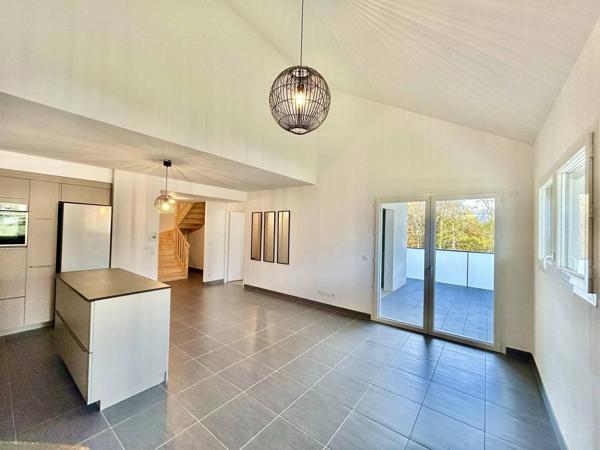 Appartement T4 en duplex à Saint-Jeoire-Prieuré avec garage et cellier