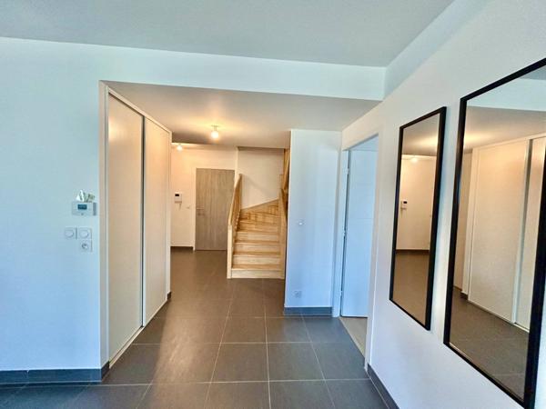 Appartement T4 en duplex à Saint-Jeoire-Prieuré avec garage et cellier