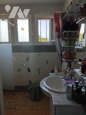MAISON DE PLAIN PIED SUR 900 m² de TERRAIN CLOS
