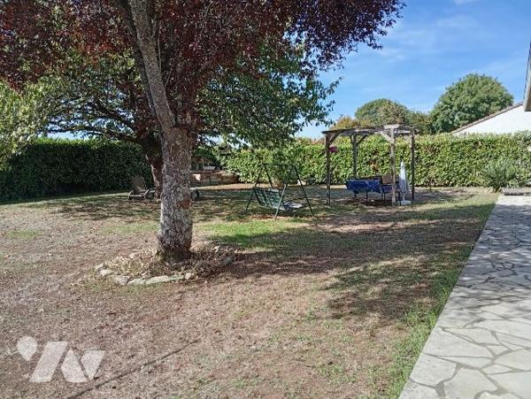 MAISON DE PLAIN PIED SUR 900 m² de TERRAIN CLOS