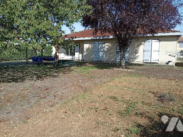 MAISON DE PLAIN PIED SUR 900 m² de TERRAIN CLOS