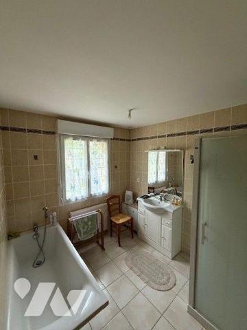 Maison à Vendre à Hesdin (62140) en Pas-de-Calais (62)

Cette maison de 120 m² de surface hab...