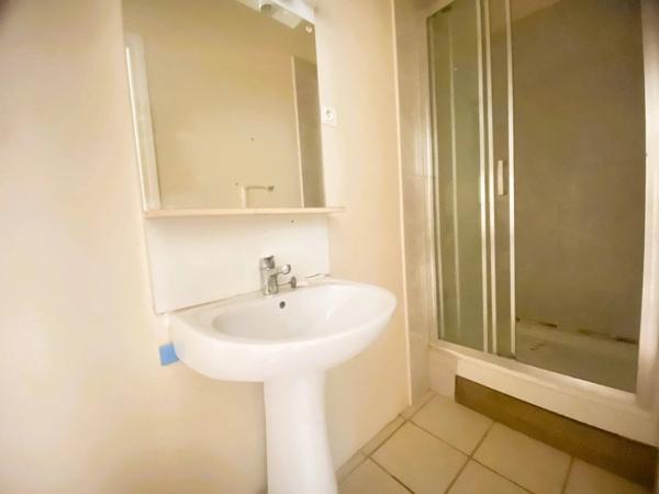 03200 VICHY APPARTEMENT 2 PIÈCES AVEC BALCON -COEUR DE VILLE