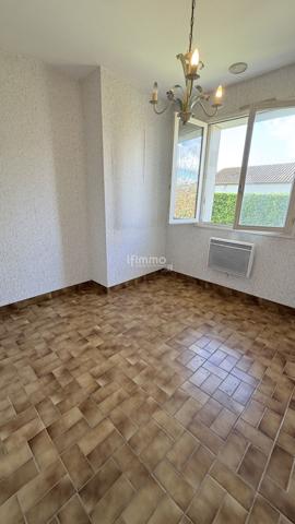 Maison plain pied 3 ch bureau 97 m² terrain 817 m²