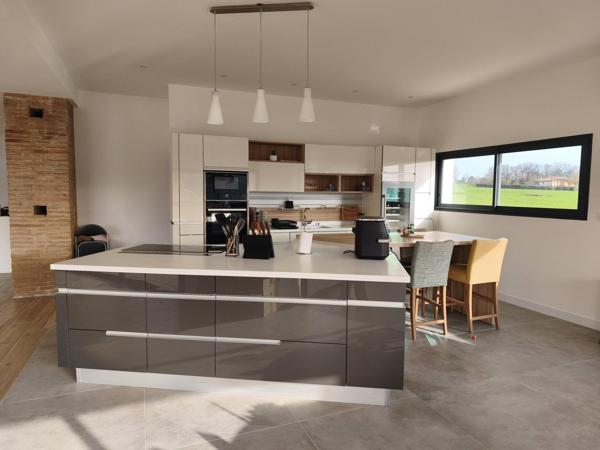 Maison à AUCAMVILLE, 82600 - 6 pièces 280m²