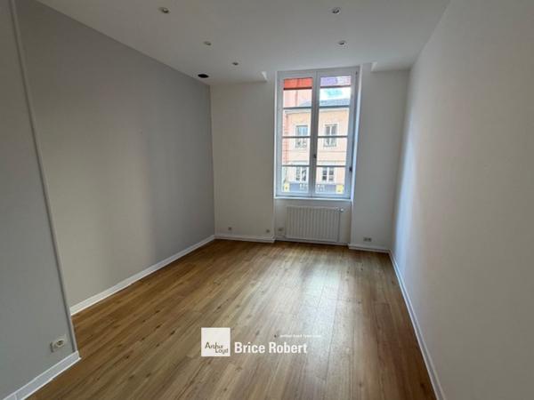Location bureaux lumineux individuels Lyon coeur Croix-Rousse proche métro