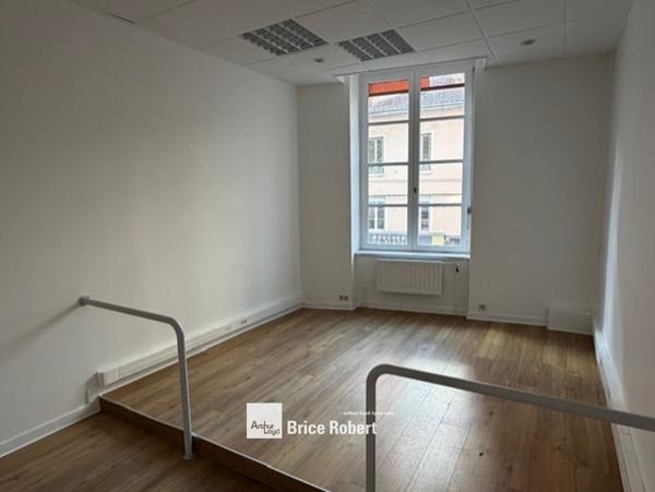 Location bureaux lumineux individuels Lyon coeur Croix-Rousse proche métro