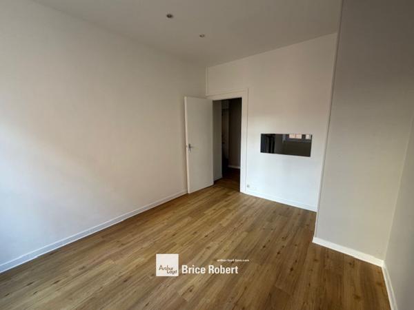 Location bureaux lumineux individuels Lyon coeur Croix-Rousse proche métro