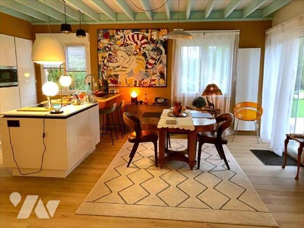 Vous cherchez une maison alliant modernité, confort et charme ? Venez découvrir cette superbe m...