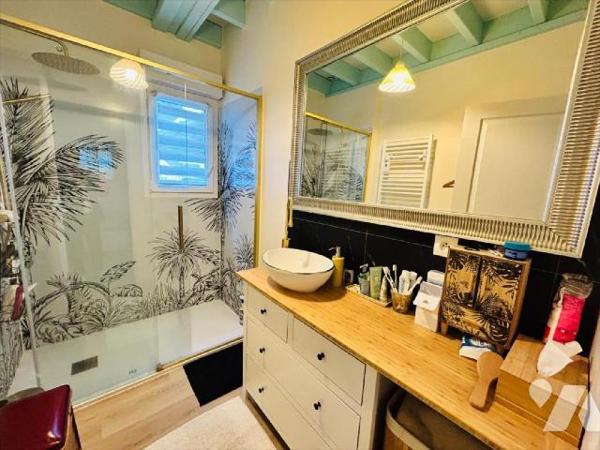 Vous cherchez une maison alliant modernité, confort et charme ? Venez découvrir cette superbe m...