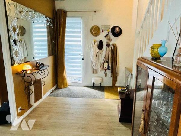 Vous cherchez une maison alliant modernité, confort et charme ? Venez découvrir cette superbe m...