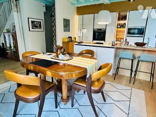 Vous cherchez une maison alliant modernité, confort et charme ? Venez découvrir cette superbe m...