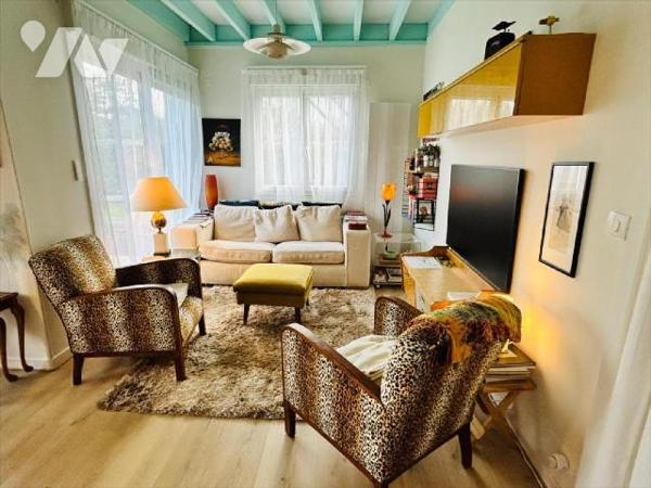 Vous cherchez une maison alliant modernité, confort et charme ? Venez découvrir cette superbe m...