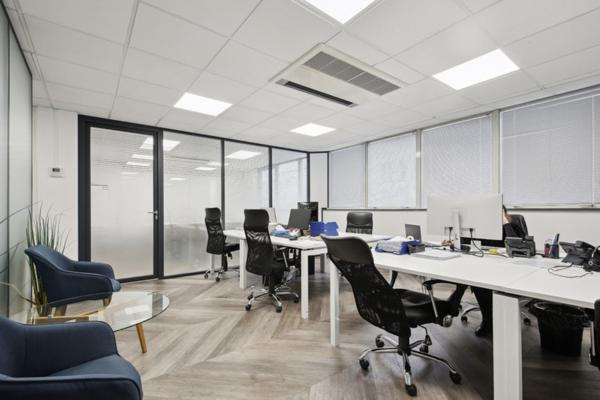 Bureaux à louer à Levallois-Perret avec espaces lumineux et rénovés